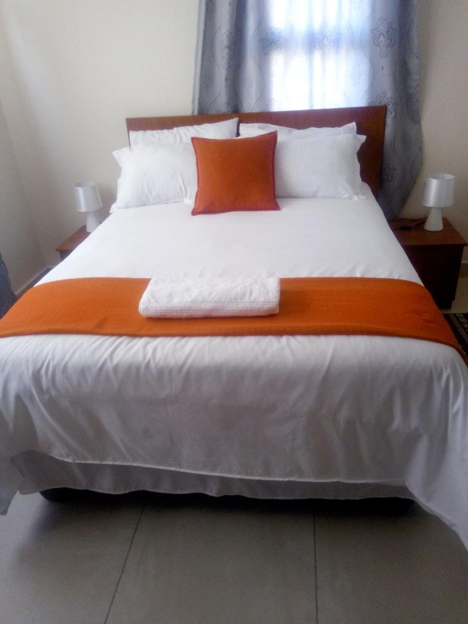 Eros Guest Inn Francistown Bagian luar foto